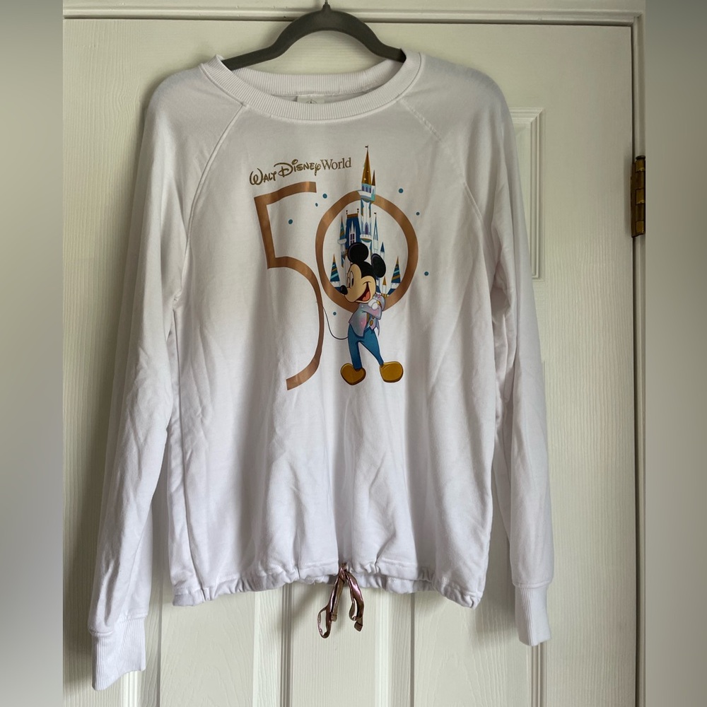 Women’s Disney World 50th Anniversary White Gold NWOT Sweatshirt Small